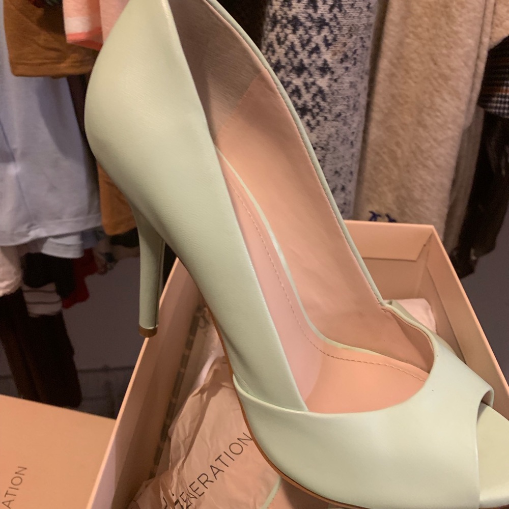 Heels - Picture 7 of 7
